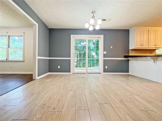 Building Photo - 3060 Oak Meadow Dr