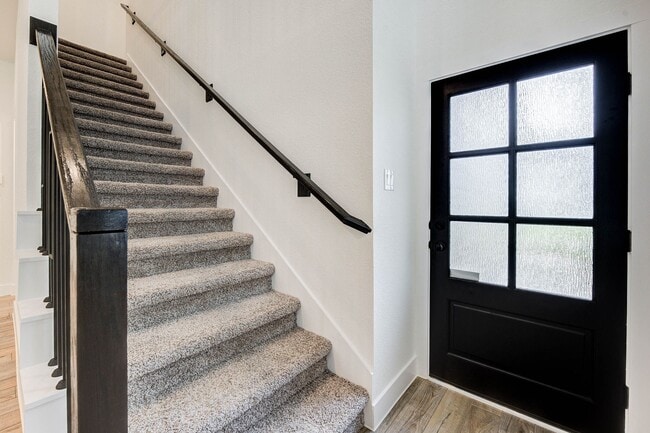 Building Photo - 132 Red Cascade Trl