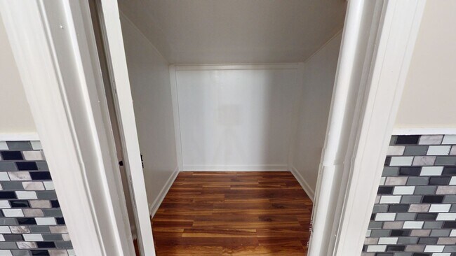 Building Photo - $500 OFF First Month's Rent! 3 Bedrooms wi...
