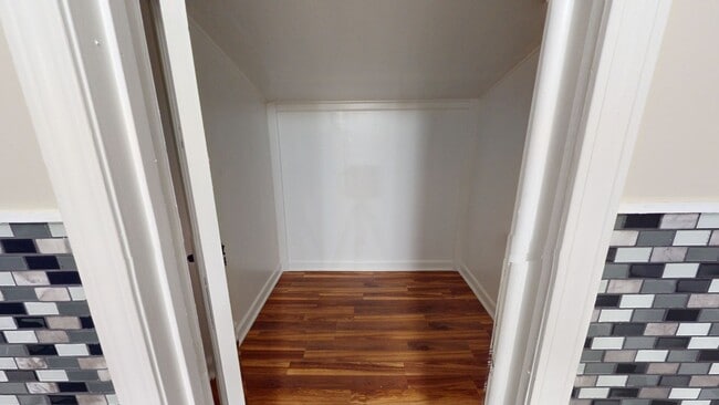 Building Photo - Charming 3 Bedroom Home with Modern Update...