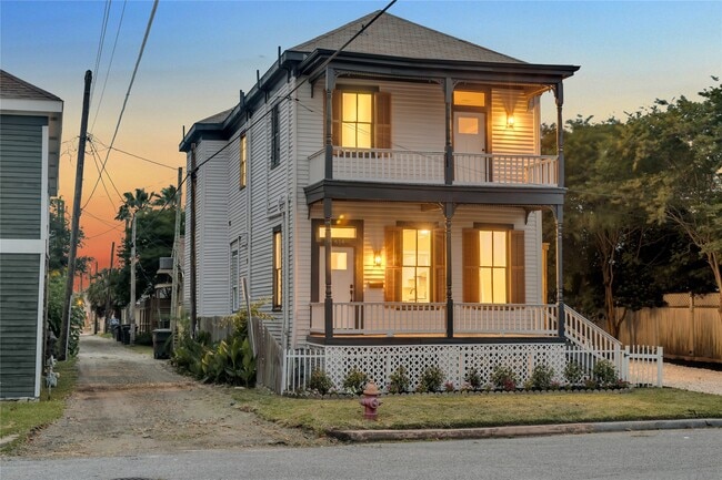 Building Photo - 614 11th St