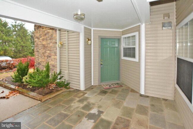 Building Photo - 5608 Willoughby Newton Dr