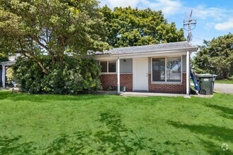 Building Photo - Cunningham Duplex