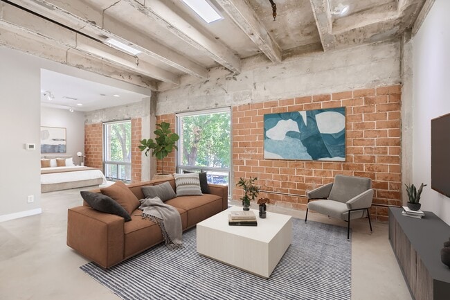 Building Photo - 1115 S Alamo St