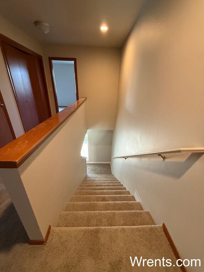 Building Photo - Newly Renovated 3 bed 2.5 bath in Spokane ...