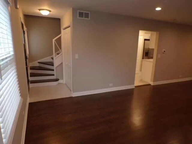 Building Photo - 776 Green Bay Rd