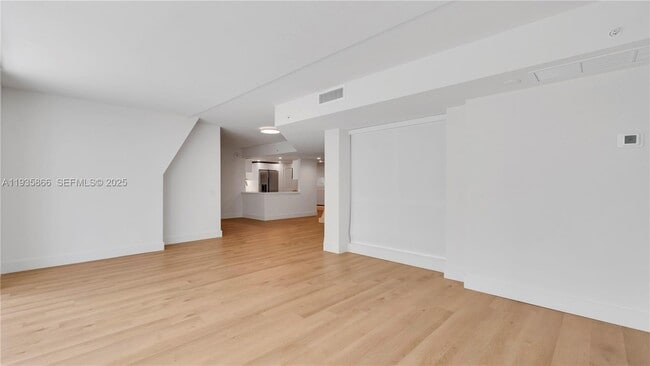 Building Photo - 555 NE 34th St