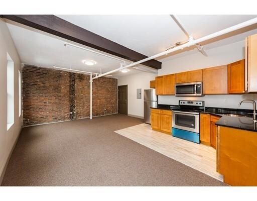 Building Photo - 100 Sagamore St