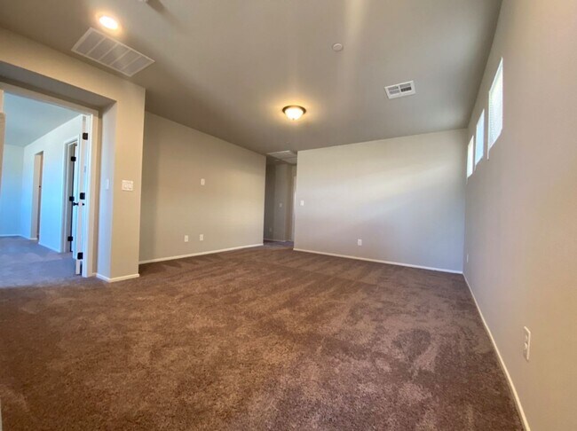 Building Photo - AMAZING GATED 3 BED 2.5 BATH 2 CAR GARAGE !