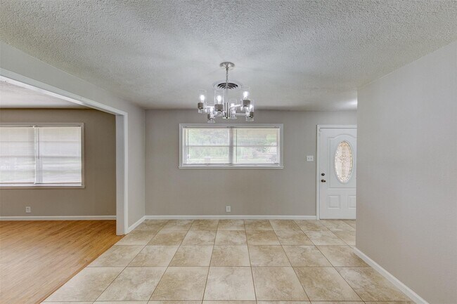 Building Photo - 2110 Pecan St