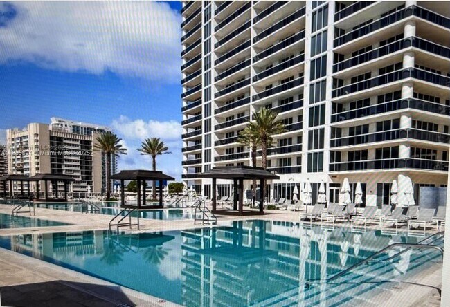 Building Photo - 1830 S Ocean Dr