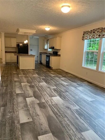 Building Photo - 3735 Oakwood Dr