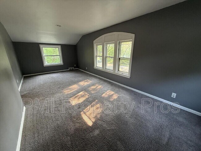 Building Photo - 6618 N 56th St