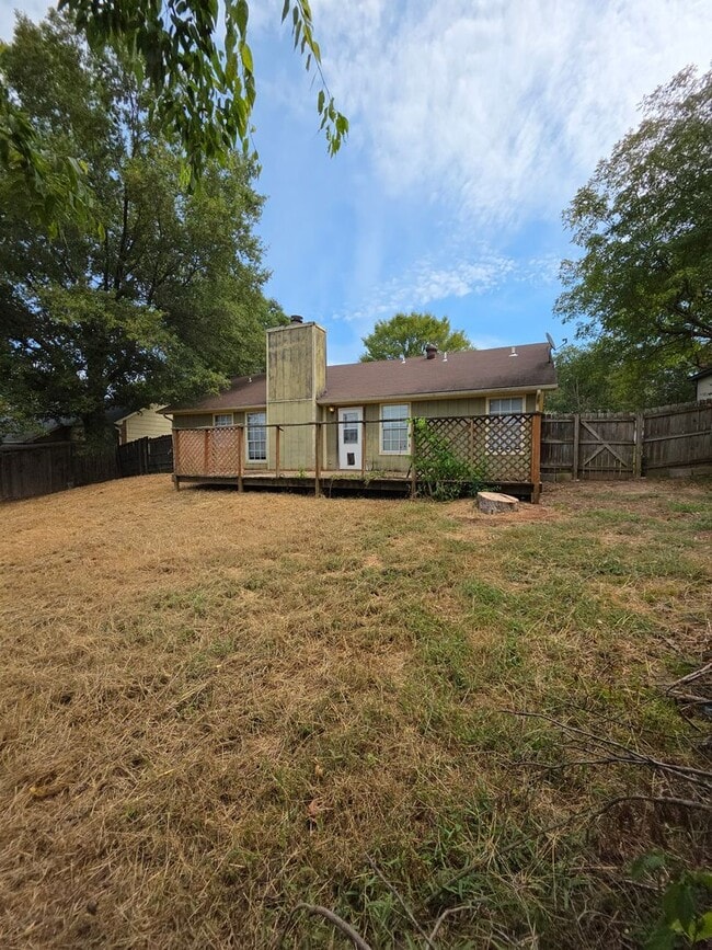 Building Photo - 200 Heather Ln
