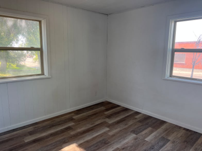 Building Photo - 1600 Curtis Ave