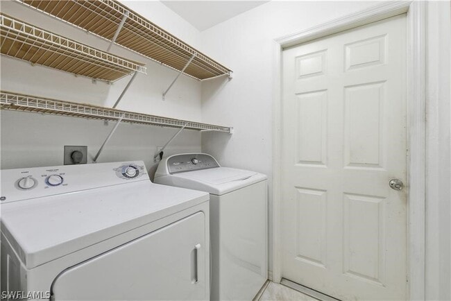 Building Photo - 826 SE 5th Ct