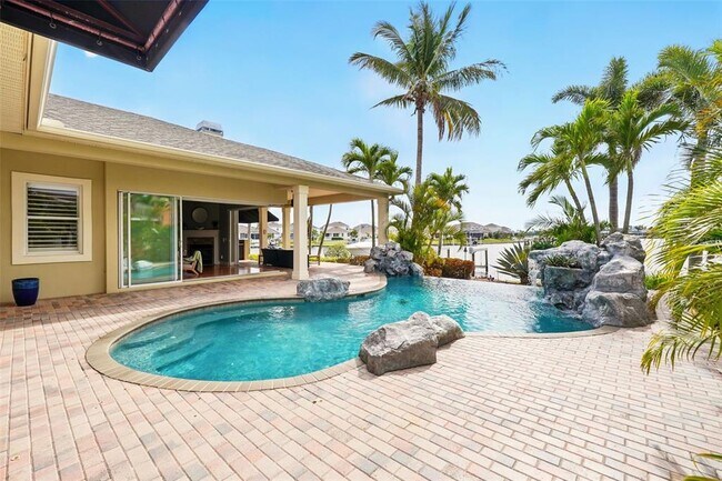 Building Photo - 5405 Merritt Island Dr