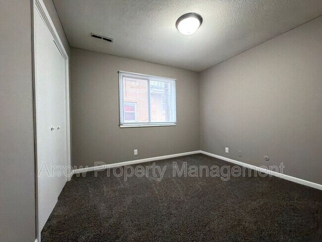 Building Photo - 1027 A St