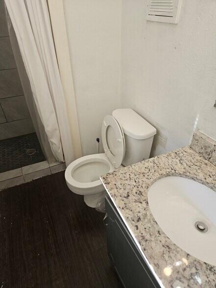 Building Photo - 5716 Saramac Dr