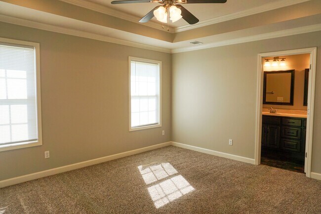 Building Photo - **Coming Soon** 4 Bedroom Home in Valley View
