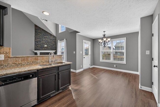 Building Photo - 645 Fox Hound Dr