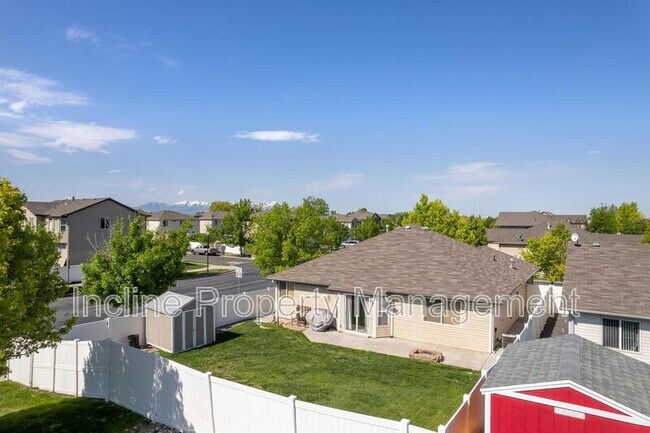 Building Photo - 702 Durham Dr