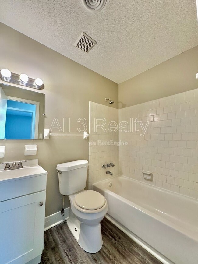 Building Photo - 523 Placid Dr