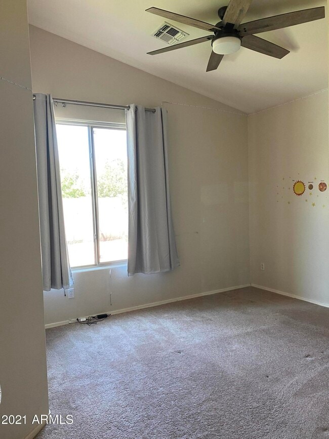 Building Photo - 2350 W Maplewood St