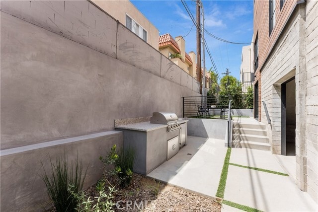 Building Photo - 1035 N Vista St