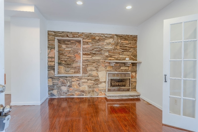 Building Photo - 301 McLean St