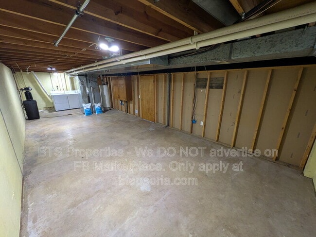 Building Photo - 306 Parkview Dr