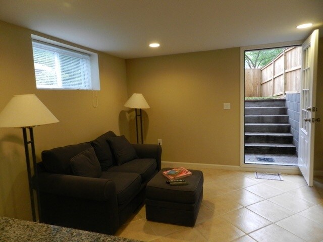Building Photo - 6366 Verde Ct
