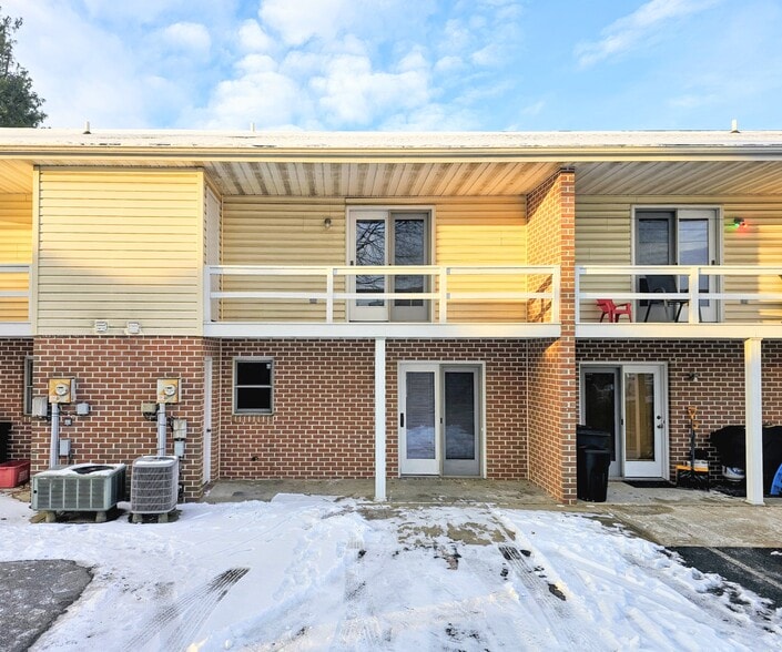 Building Photo - 11 Oriole Dr