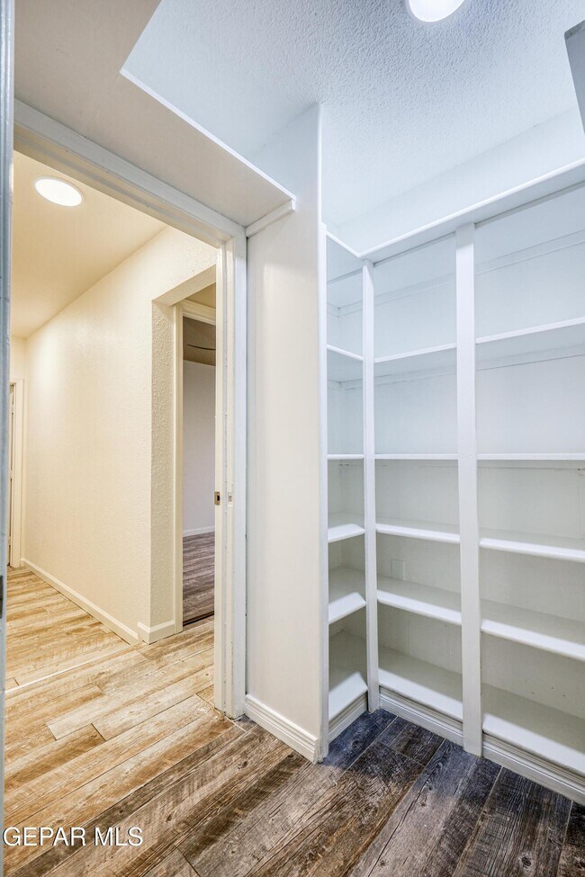 Building Photo - 5733 Saplinas Rd