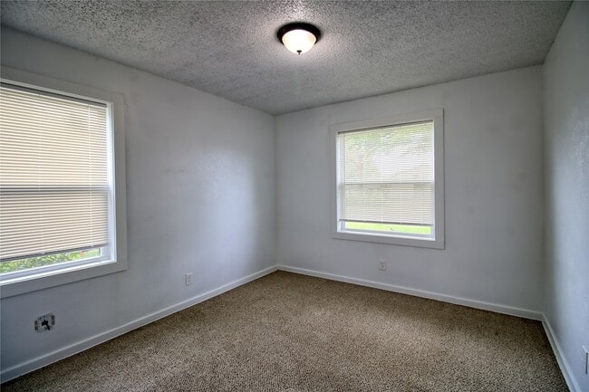 Building Photo - 115 Charles Ln