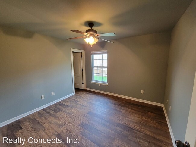 Building Photo - 4 br, 2 bath House - 4054 Olive Tree