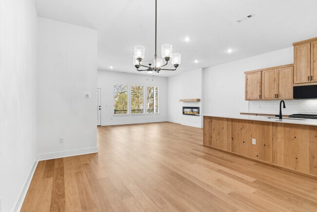 Building Photo - 1823 E Fiji St