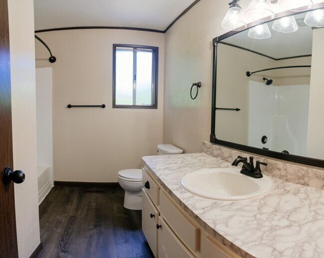 Building Photo - 2134