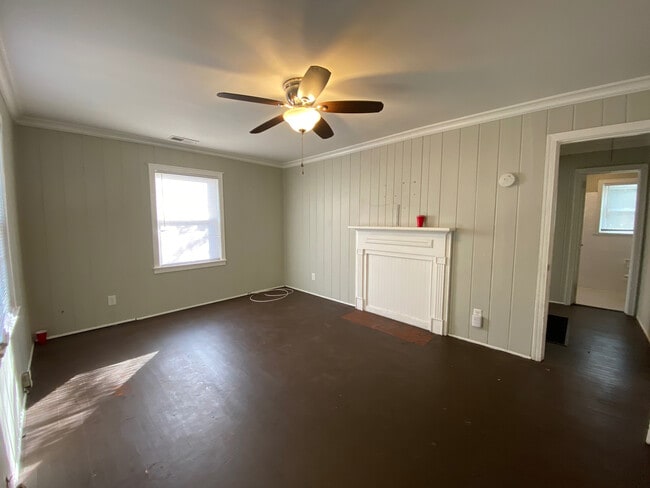 Building Photo - Room in Single Family Home on Remount Rd