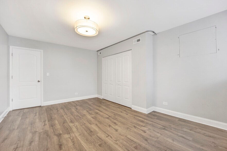 Building Photo - 2107 W Huron St