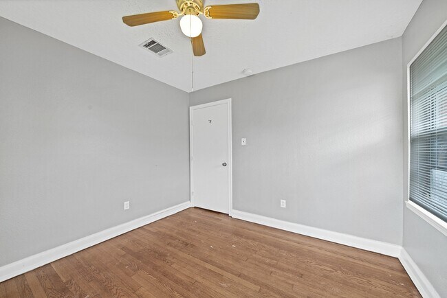 Building Photo - 9953 Mango St