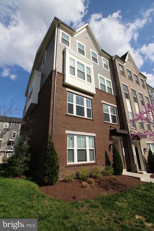 Building Photo - 14911 River Walk Way