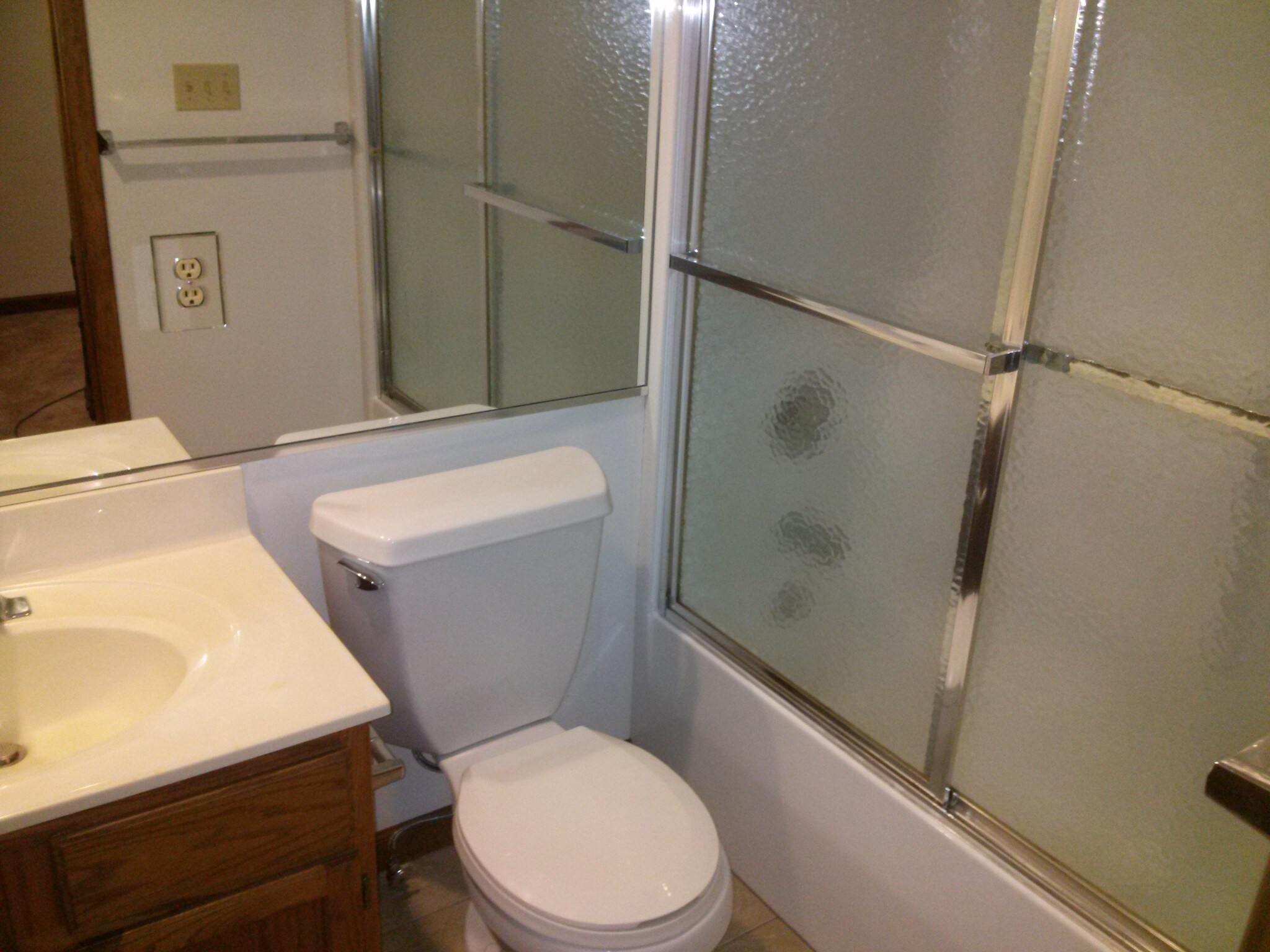 Bathroom - 64 Bridge St