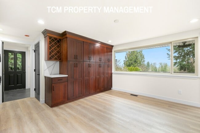 Building Photo - 1121 E Guiberson St