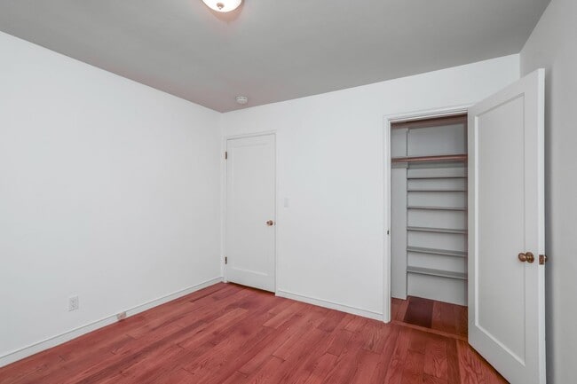 Building Photo - 3 Bedroom Home In Kensington!