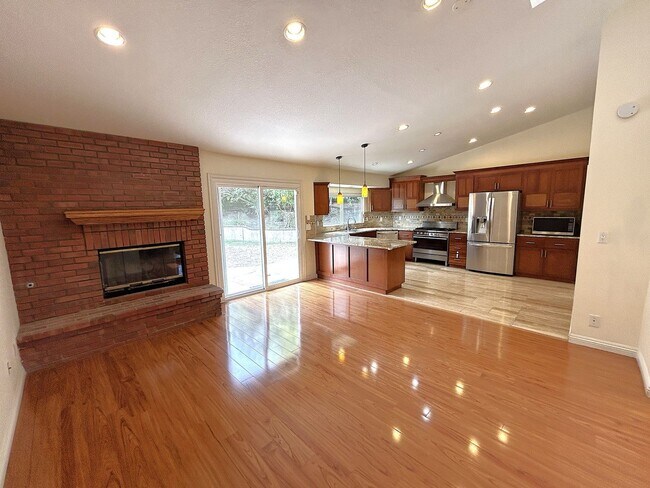 Building Photo - 904 Sky Meadow Pl