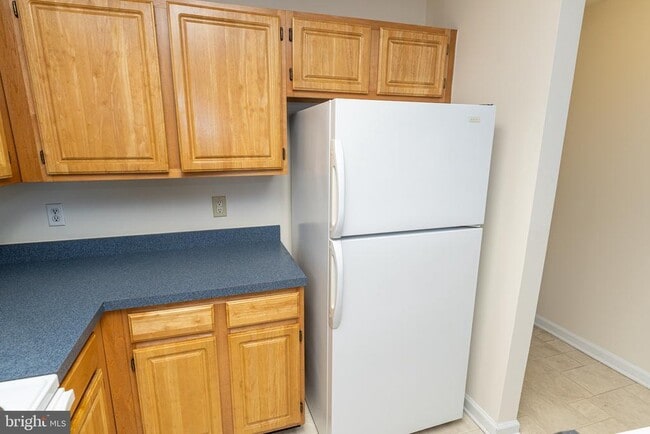 Building Photo - 3500 Sanibel Cir