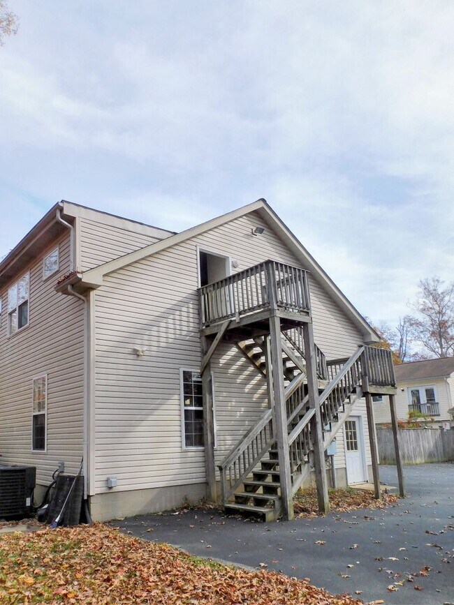 Building Photo - 37006 W Lakeland Dr