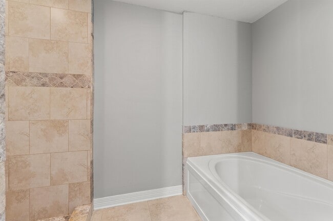 Building Photo - 300 Shadow Ridge Dr