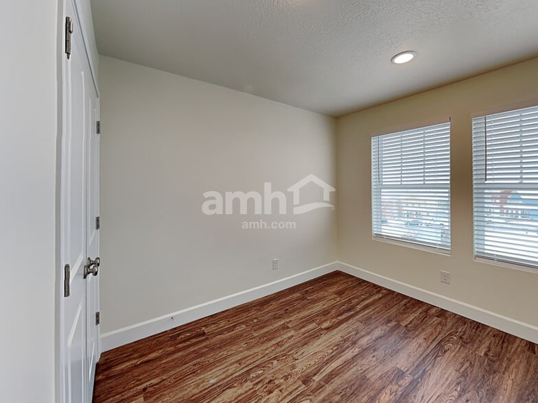 Building Photo - 6033 W Copperhawk Dr